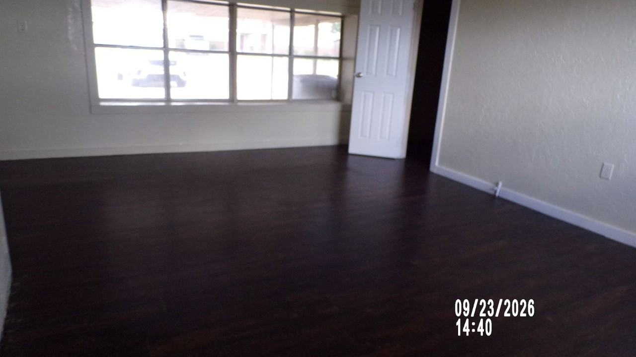 1310 Se Barclay Rd - Photo 4 of 12