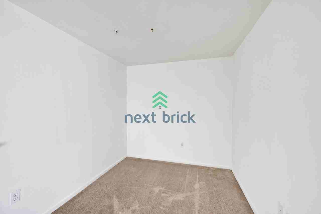 425 Vine St #625 - Photo 4 of 12
