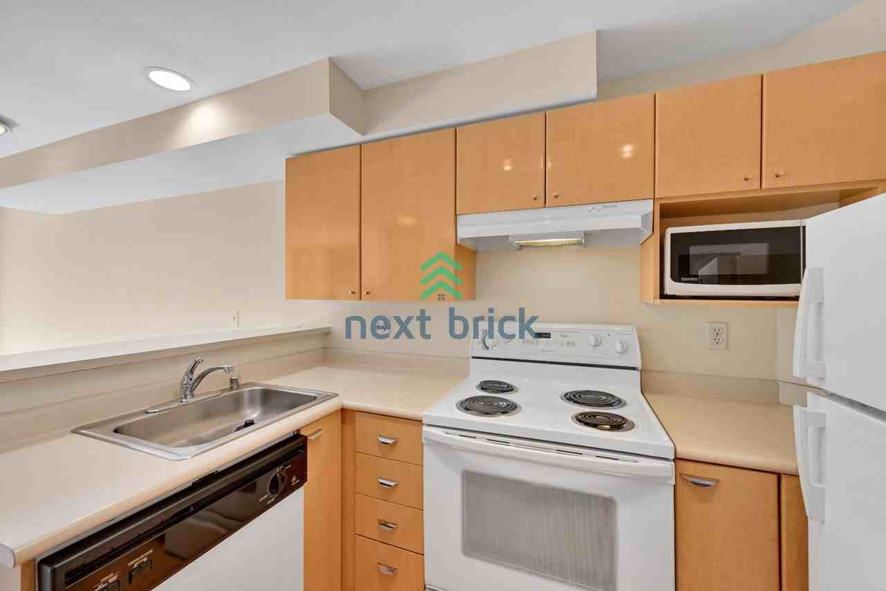 425 Vine St #625 - Photo 6 of 12