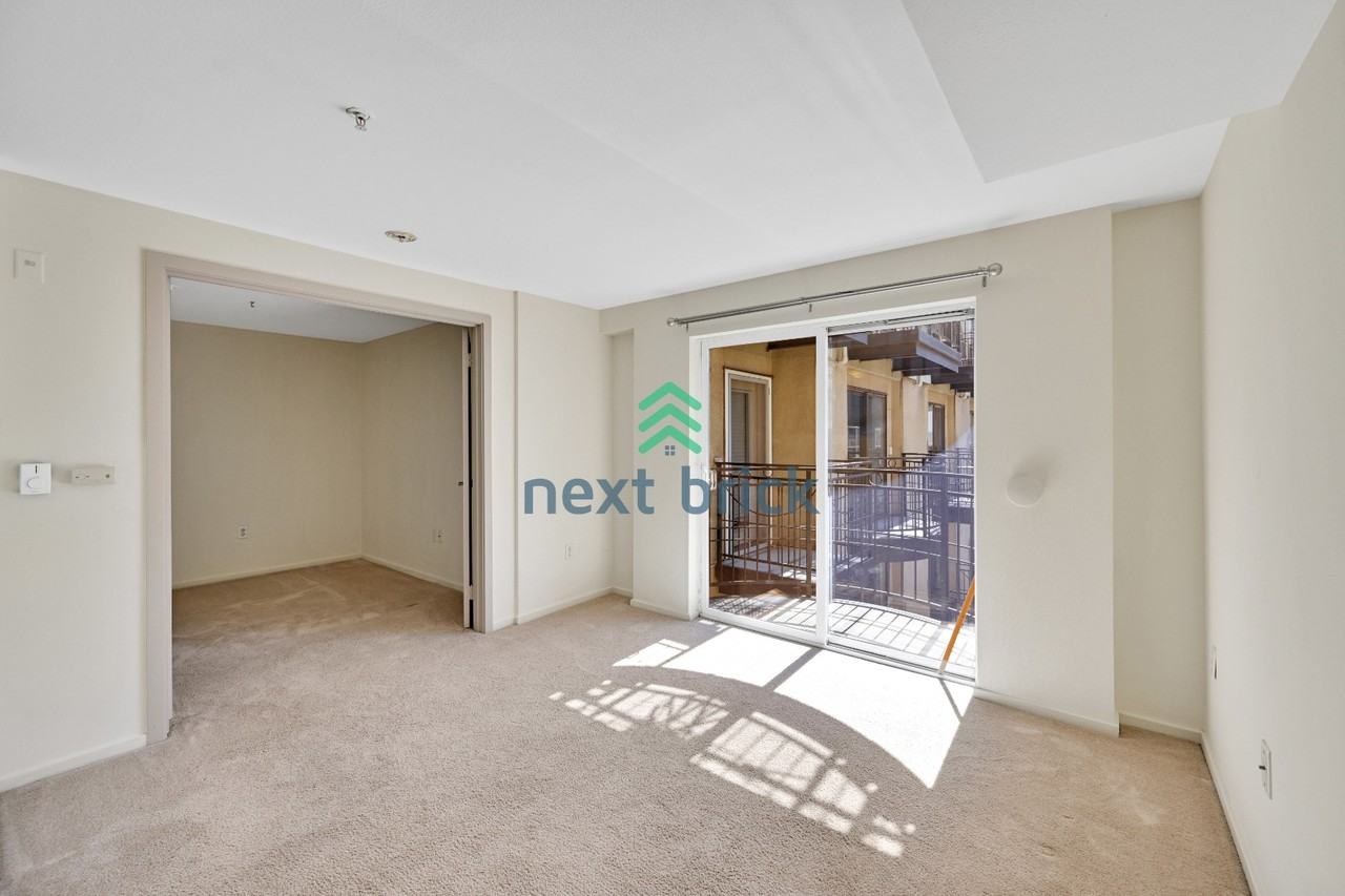 425 Vine St #625 - Photo 7 of 12