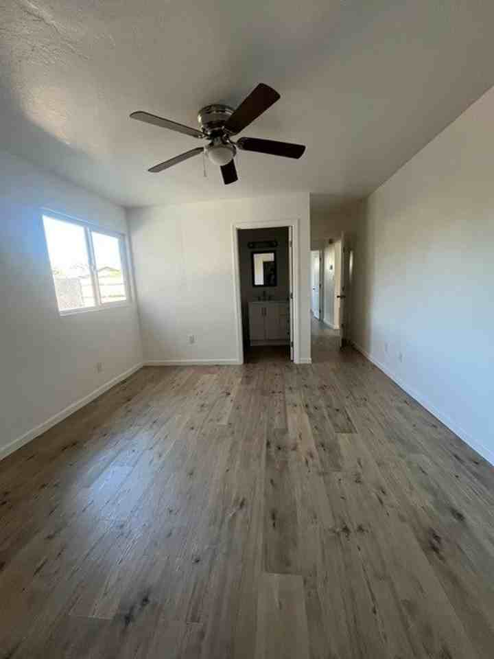 1545 N Stevenson St - Photo 4 of 17