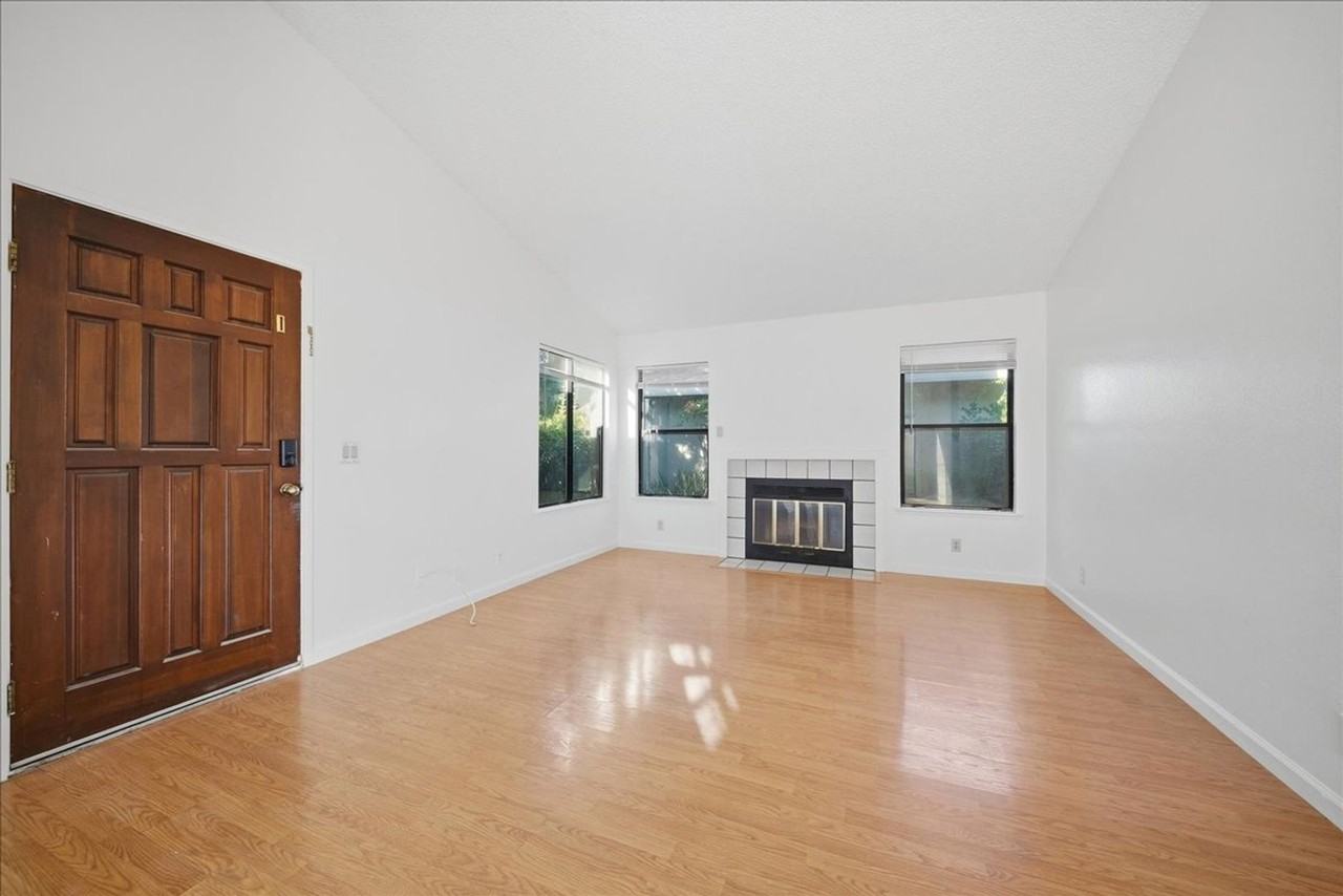 27 Estuary Ct - Photo 3 of 21