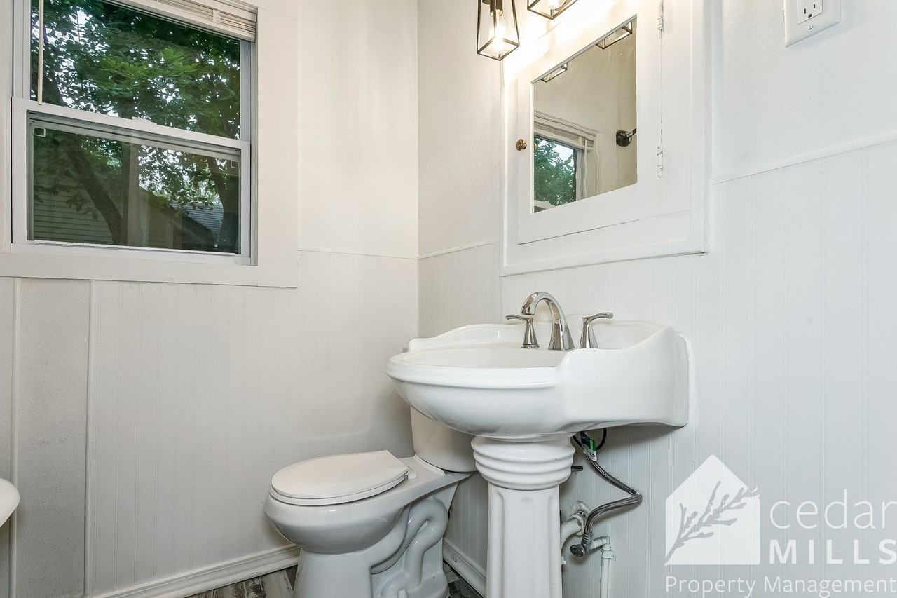 1641 S Ellis St - Photo 5 of 14