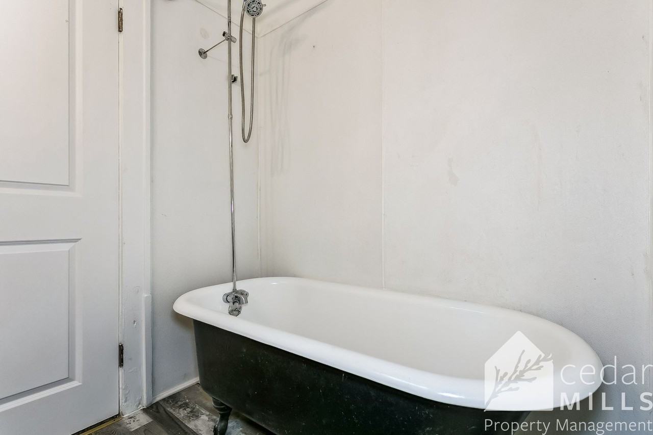 1641 S Ellis St - Photo 6 of 14