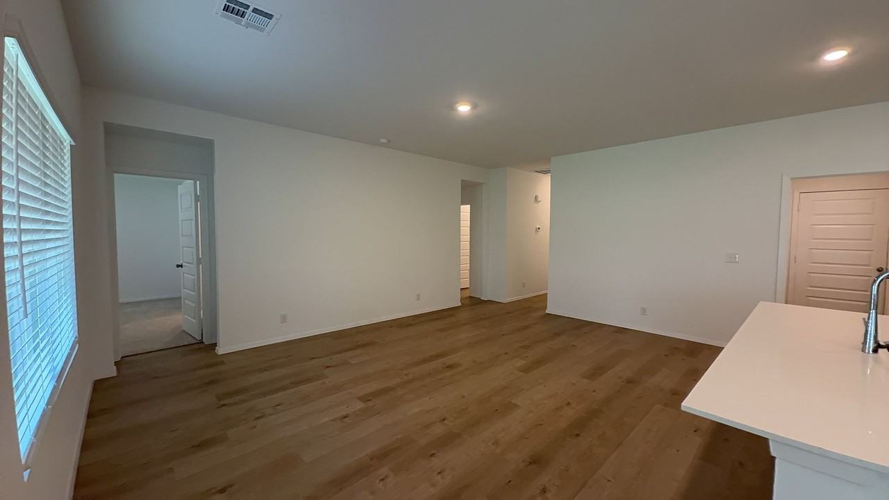 7304 S Maple Ave - Photo 2 of 24
