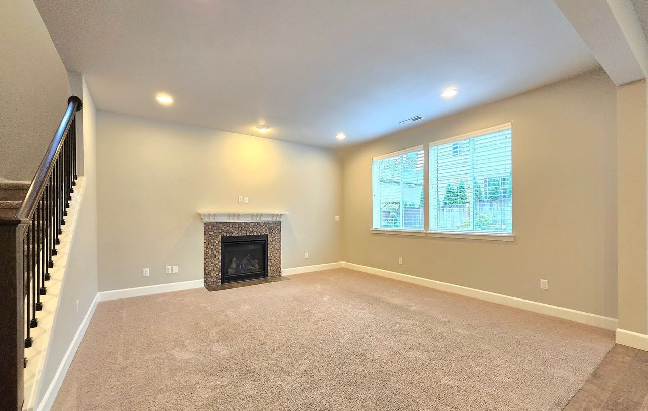 8432 75th St Ne - Photo 7 of 27