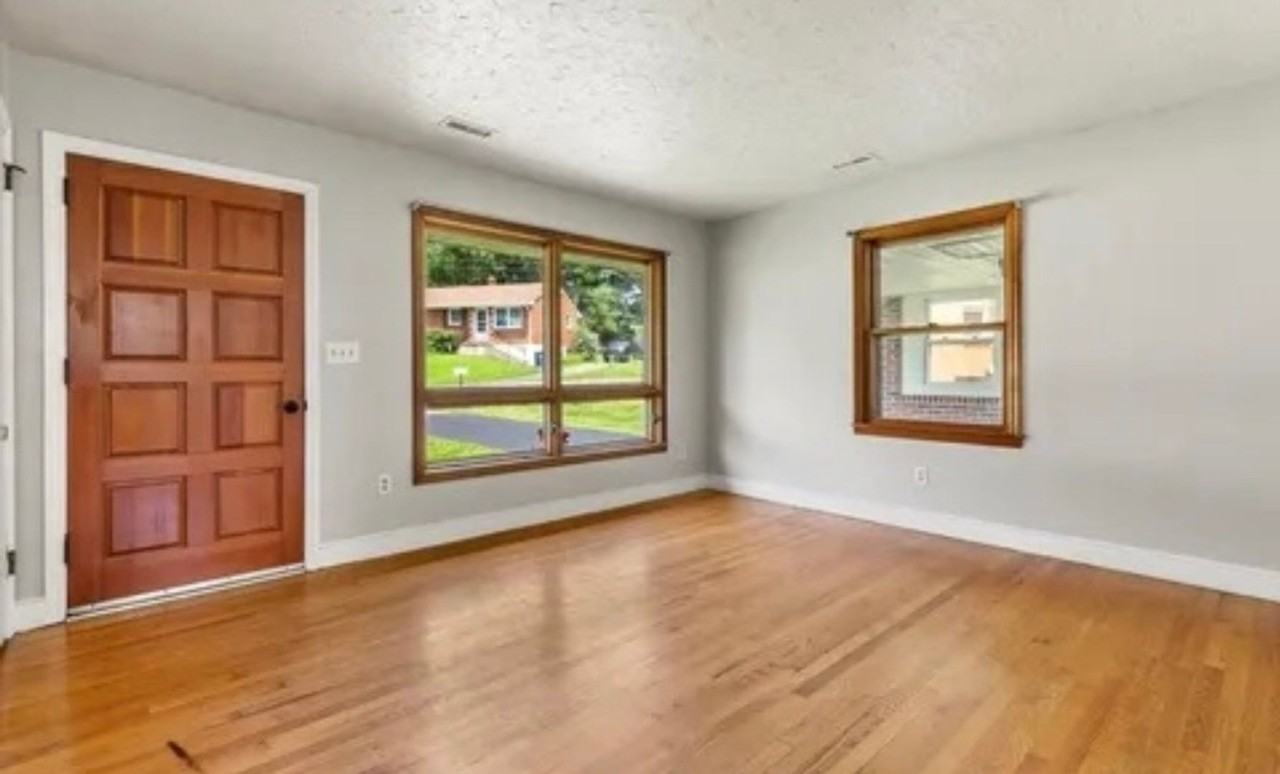135 Griggs St - Photo 2 of 18