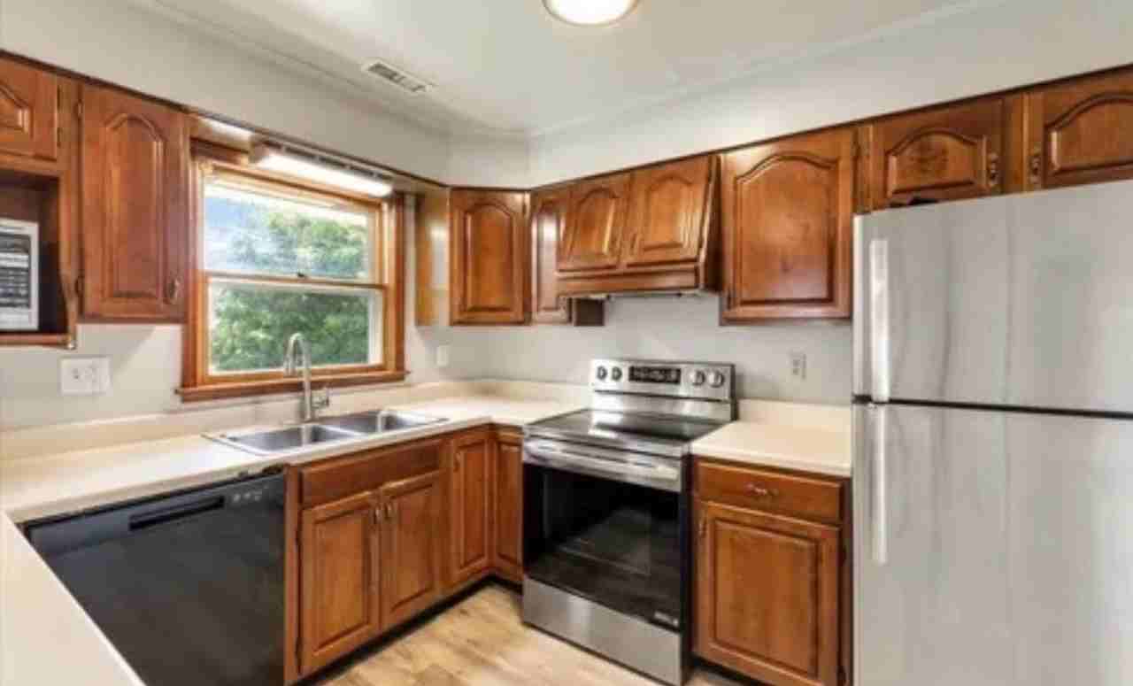 135 Griggs St - Photo 3 of 18