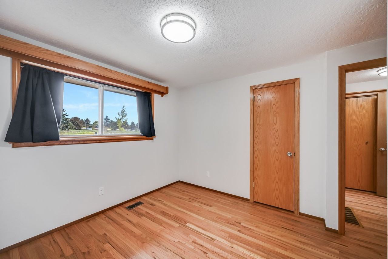 15130 Se Main St - Photo 7 of 17