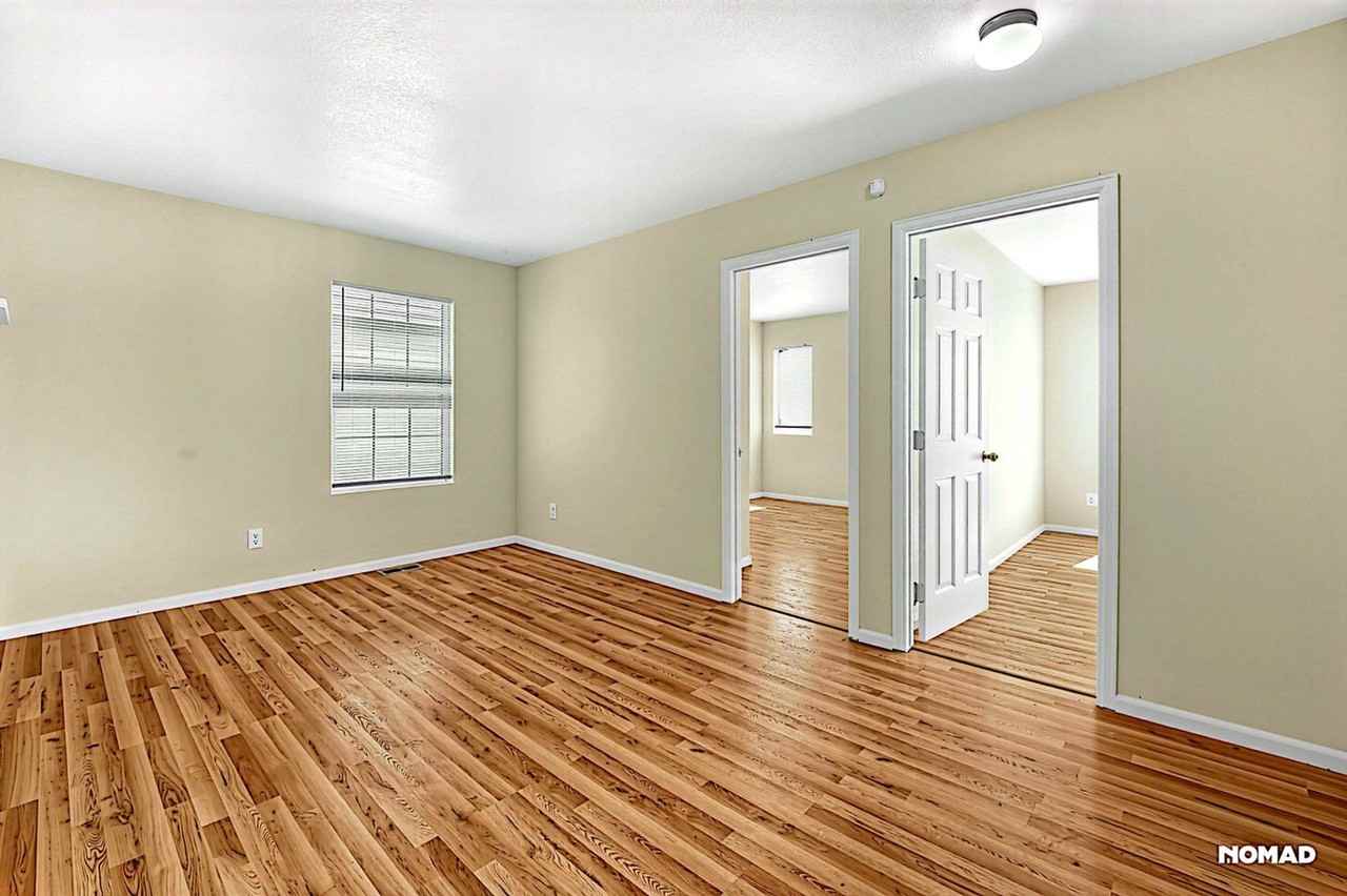 1533 S Buckley Way - Photo 4 of 28