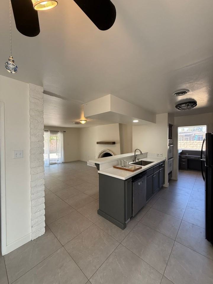 301 Haggin St - Photo 4 of 27