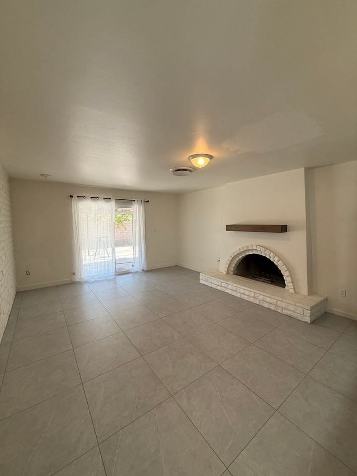 301 Haggin St - Photo 5 of 27