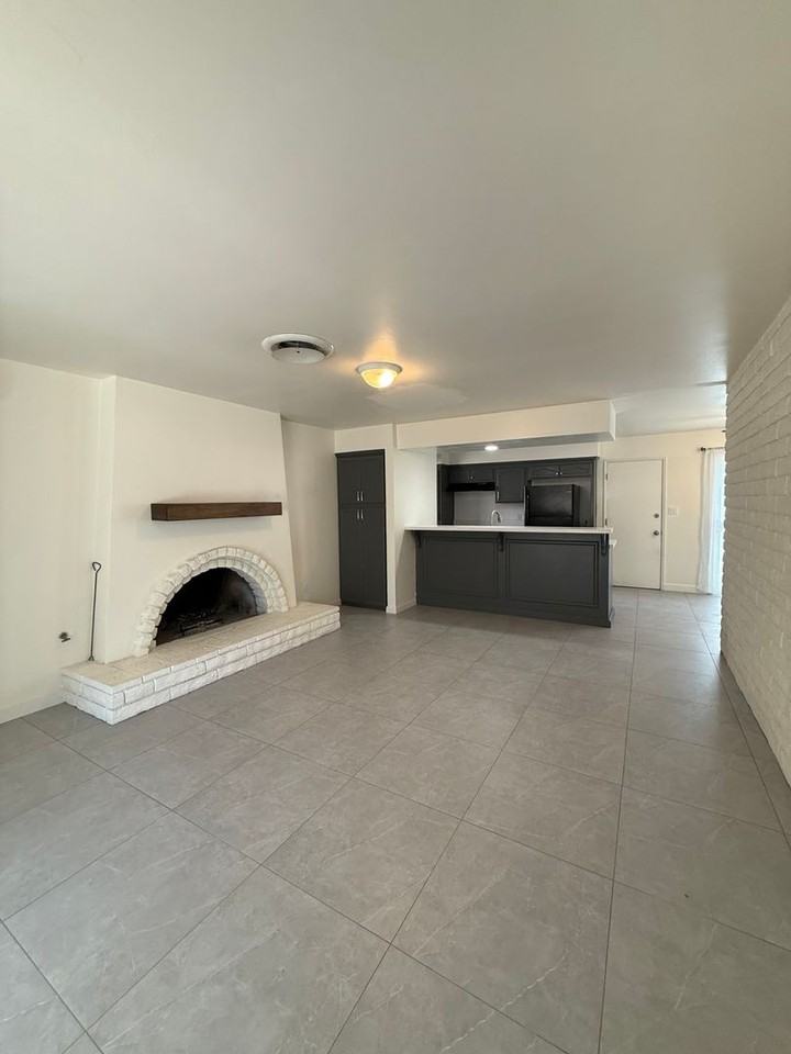 301 Haggin St - Photo 7 of 27