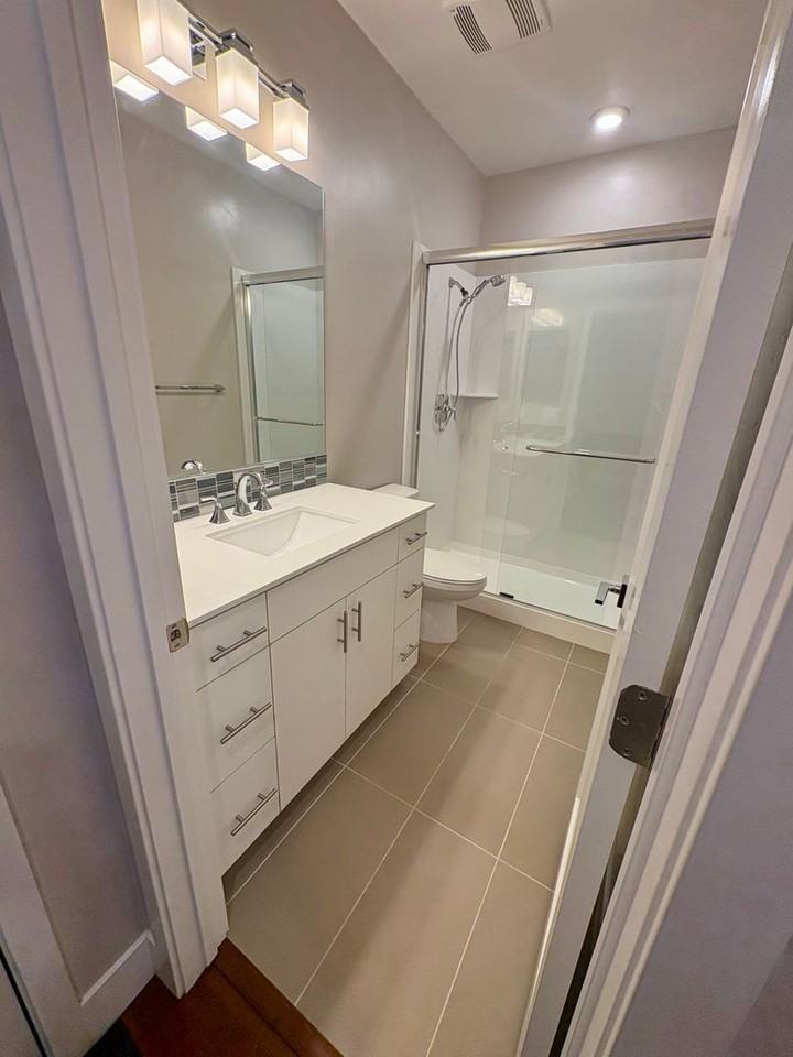 1708 20th St - Photo 6 of 34