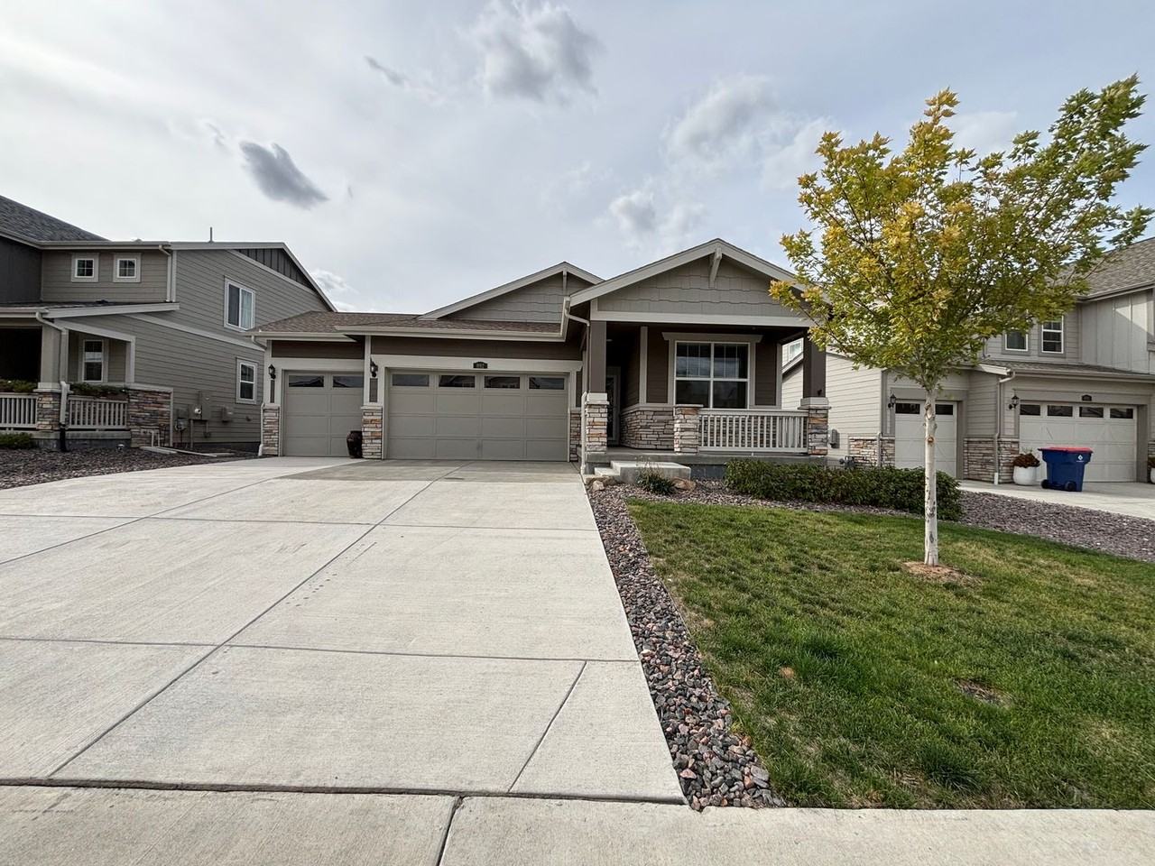 892 Crestone St - Photo 2 of 39