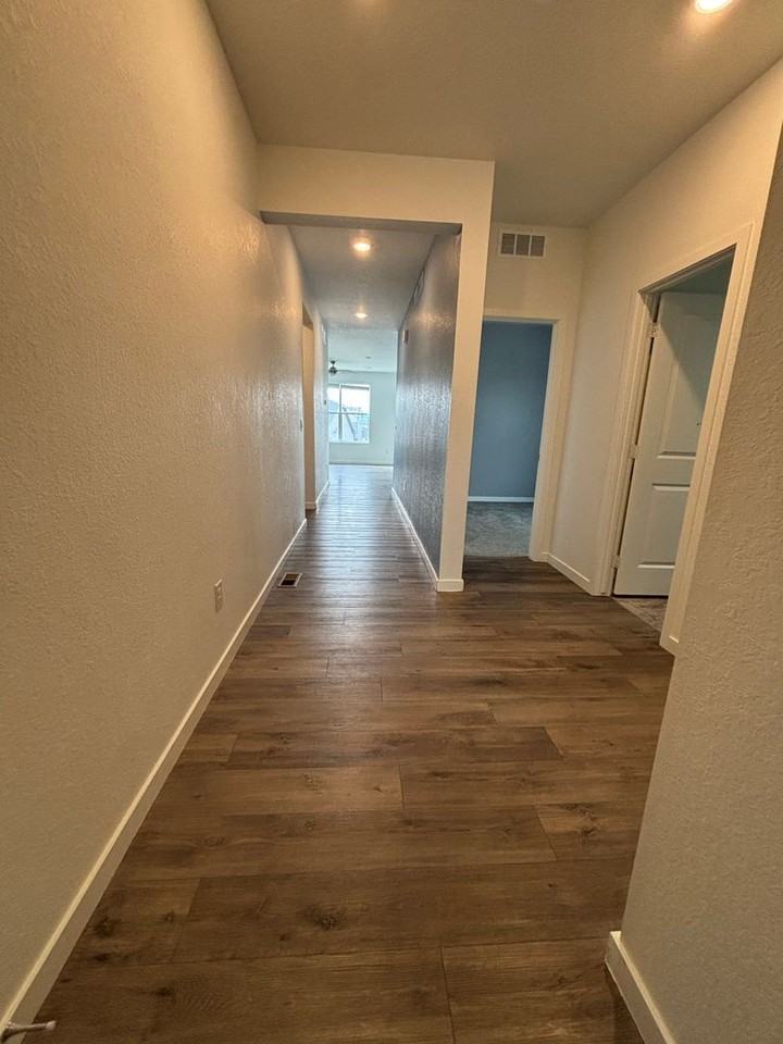 892 Crestone St - Photo 3 of 39