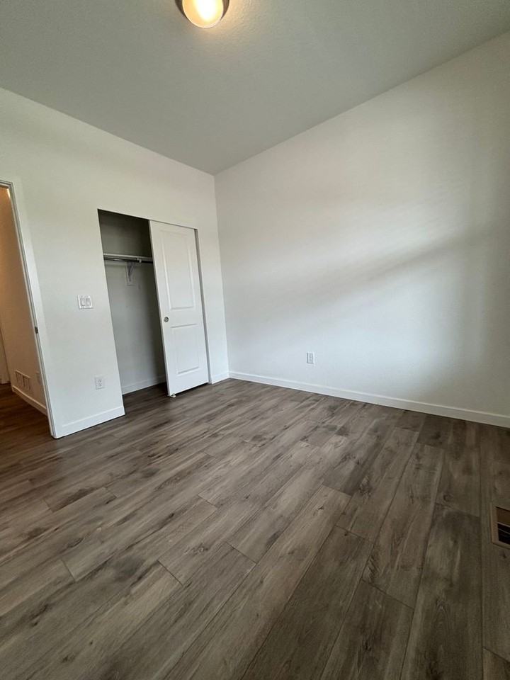 892 Crestone St - Photo 4 of 39