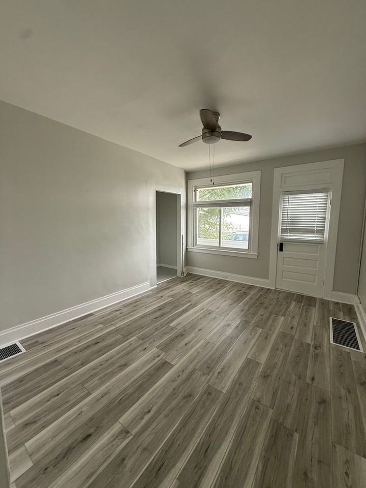 719 Harriet St - Photo 2 of 16