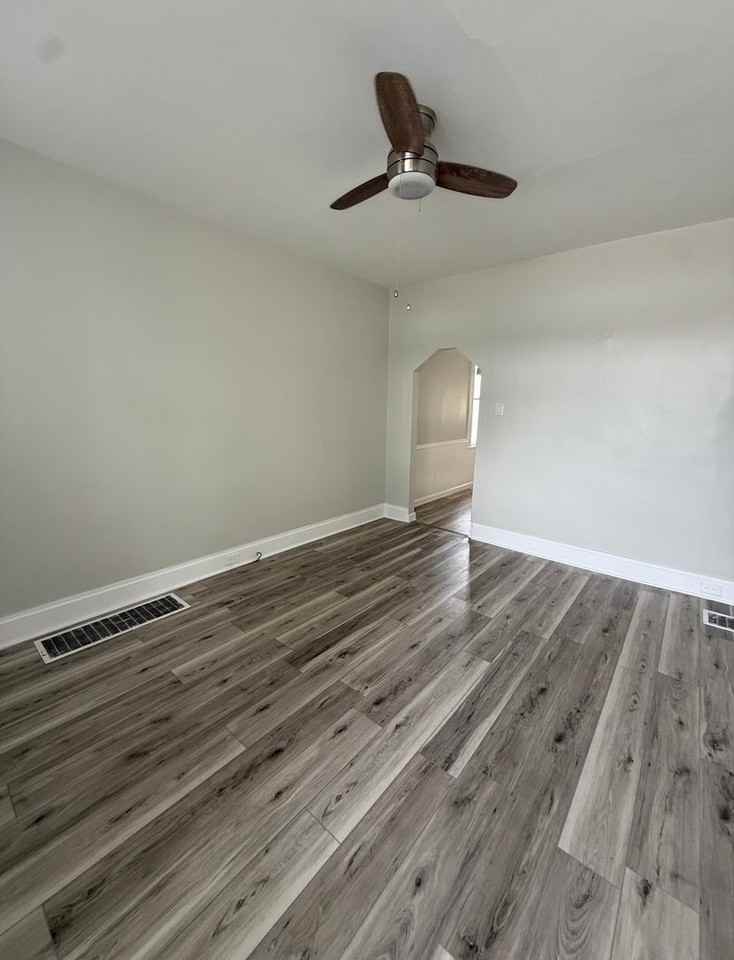 719 Harriet St - Photo 3 of 16