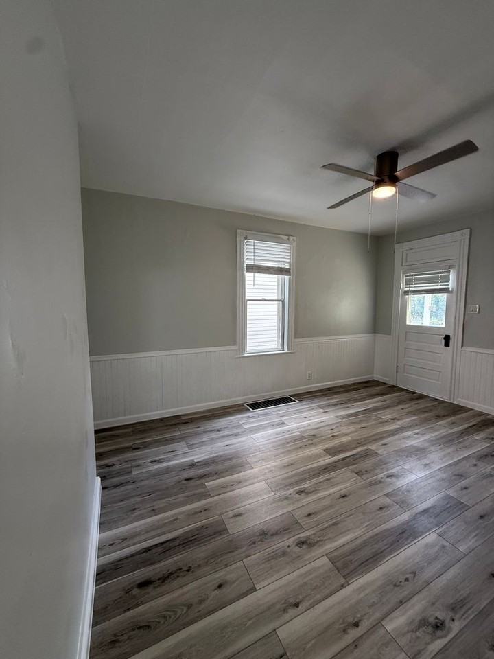 719 Harriet St - Photo 4 of 16