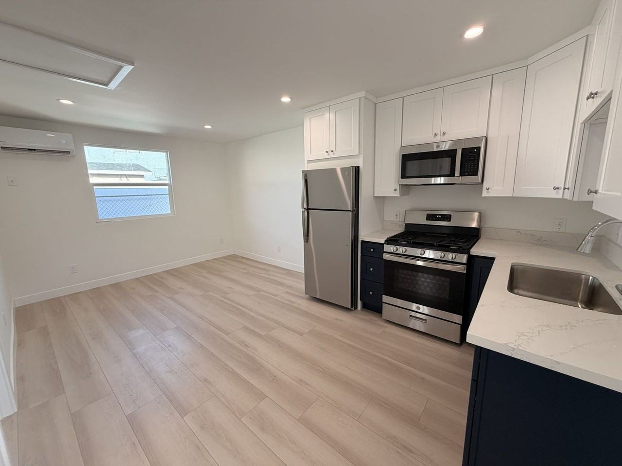 519 3/4 Stepney St - Photo 2 of 8