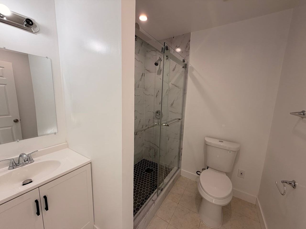 519 3/4 Stepney St - Photo 7 of 8