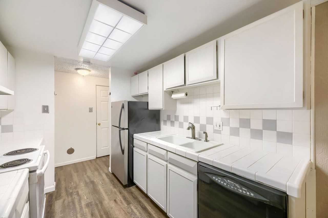 701 N Pearl St - Photo 6 of 19