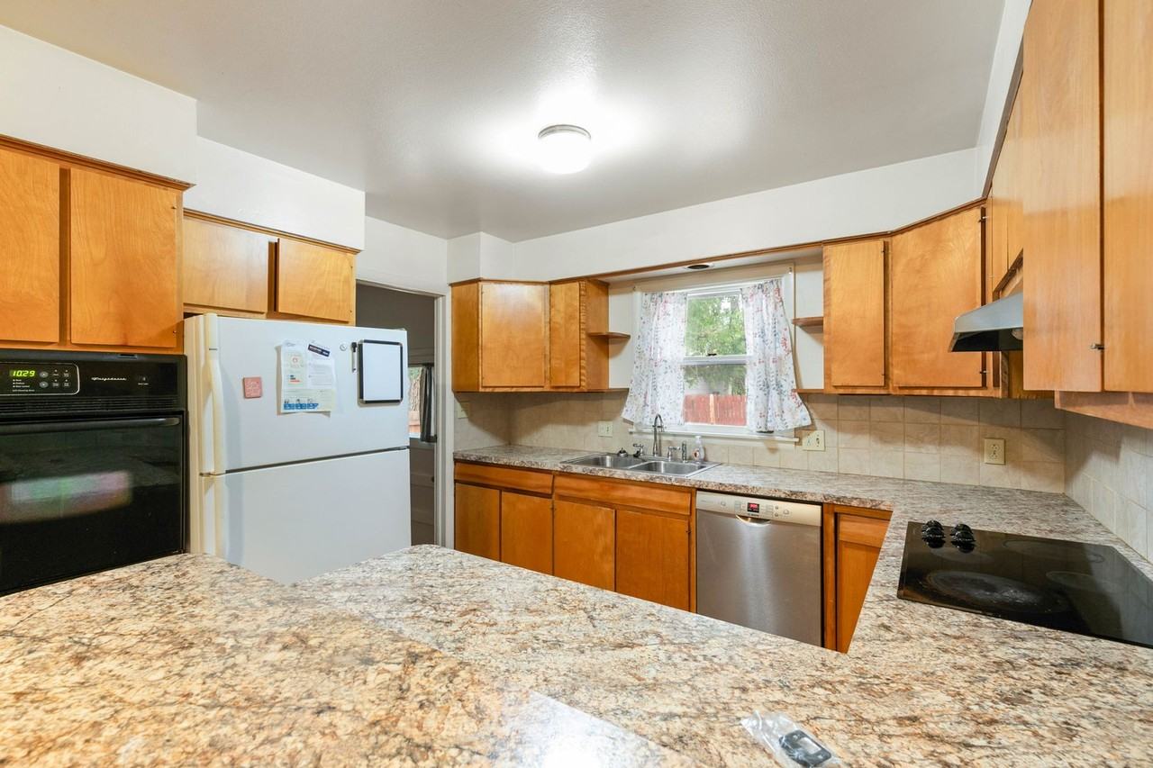 1940 Clearview Ave - Photo 5 of 28