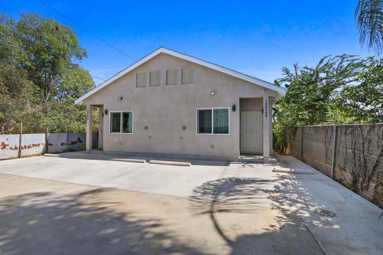 10838 Carmenita Rd - Photo 2 of 15