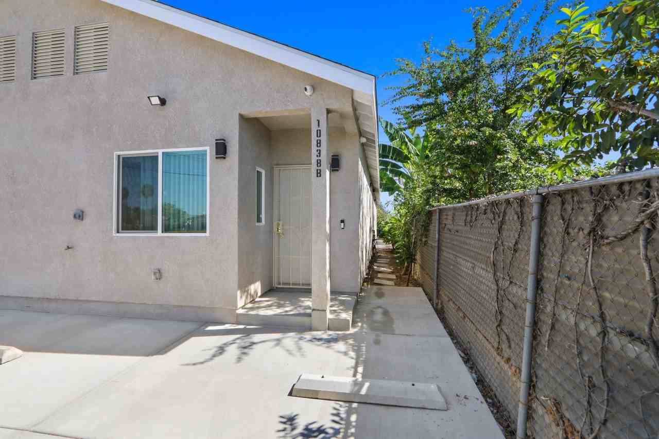 10838 Carmenita Rd - Photo 3 of 15