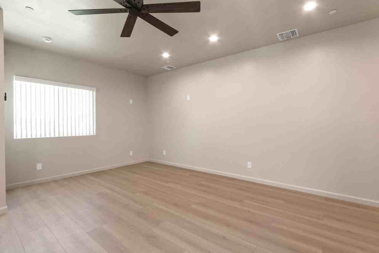 10838 Carmenita Rd - Photo 4 of 15