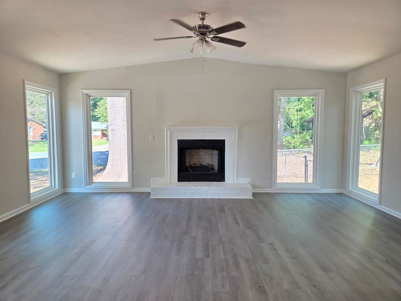 5143 Delivau Dr - Photo 4 of 18