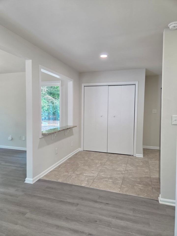 5143 Delivau Dr - Photo 7 of 18