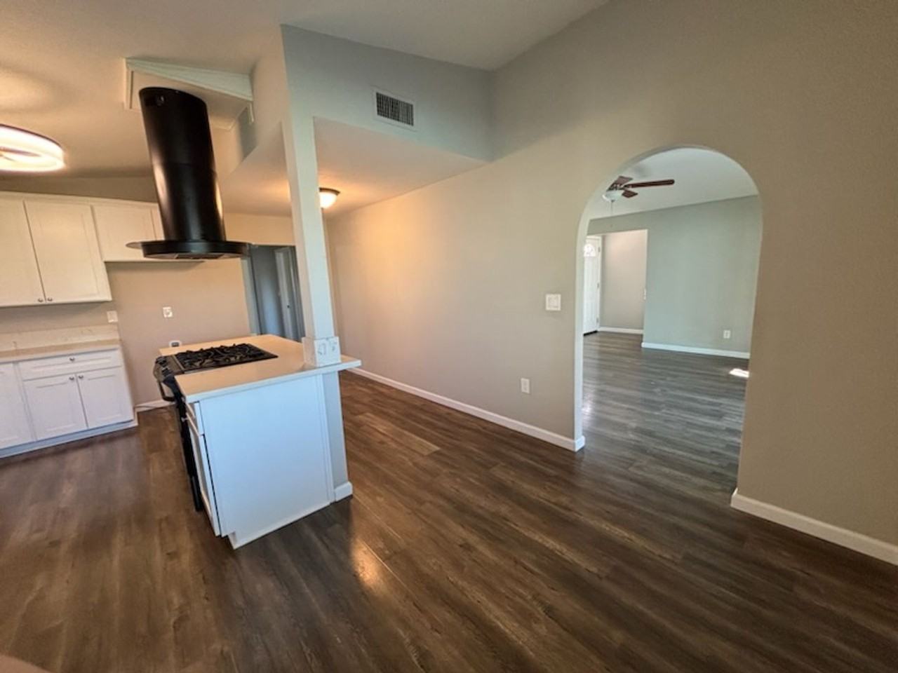 6452 Channing Dr - Photo 4 of 42
