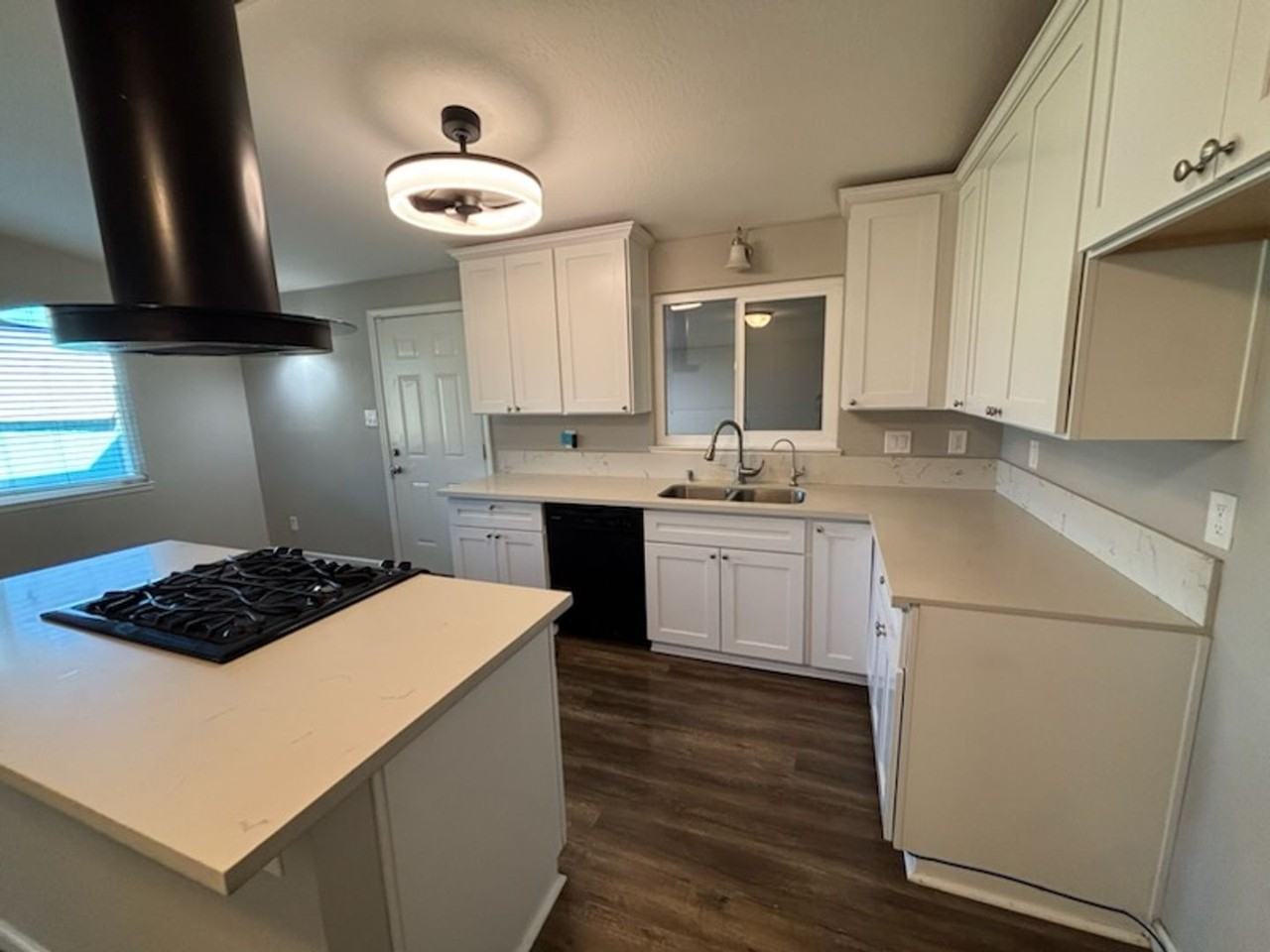 6452 Channing Dr - Photo 5 of 42