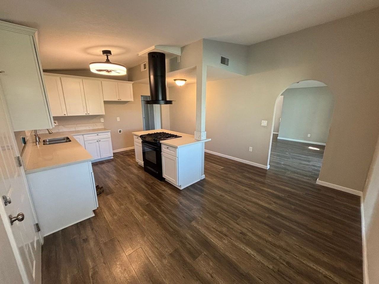 6452 Channing Dr - Photo 6 of 42