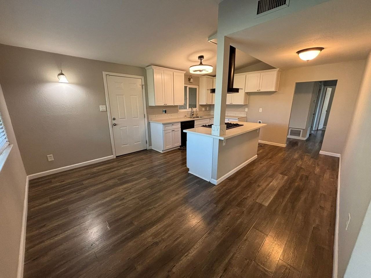6452 Channing Dr - Photo 7 of 42