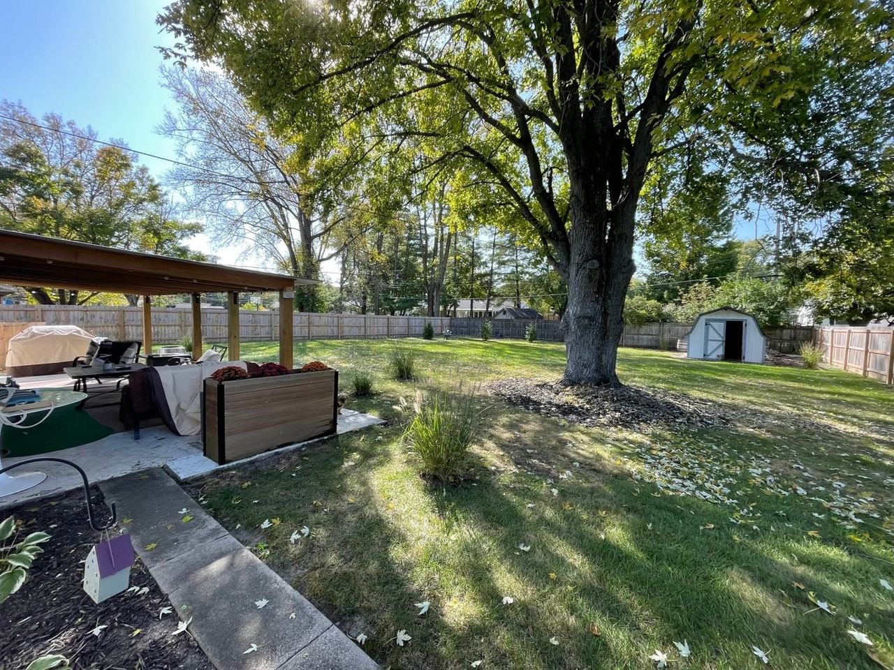 7242 Crest Ln - Photo 3 of 23