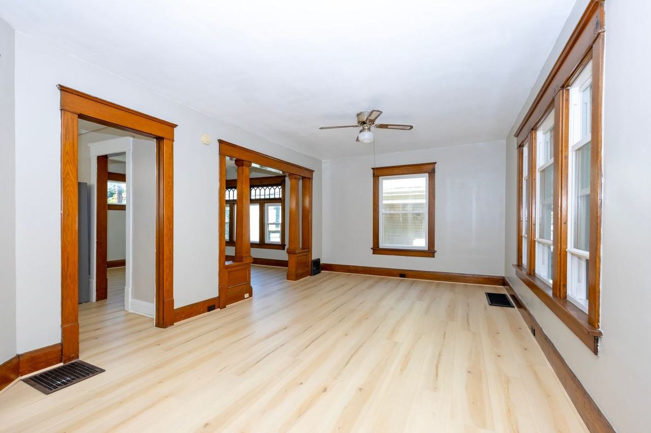 121 Chestnut Ave Ne - Photo 4 of 20