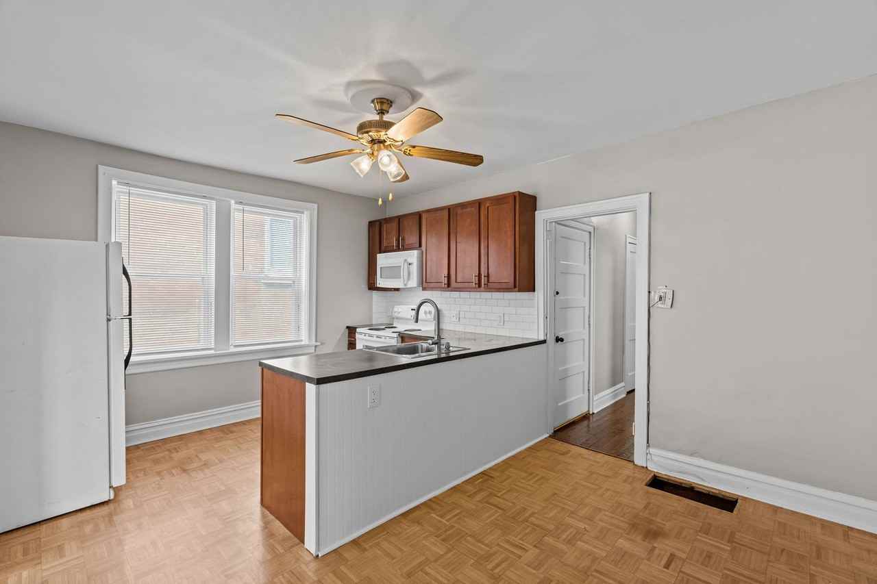 2009 Lynch St - Photo 2 of 38