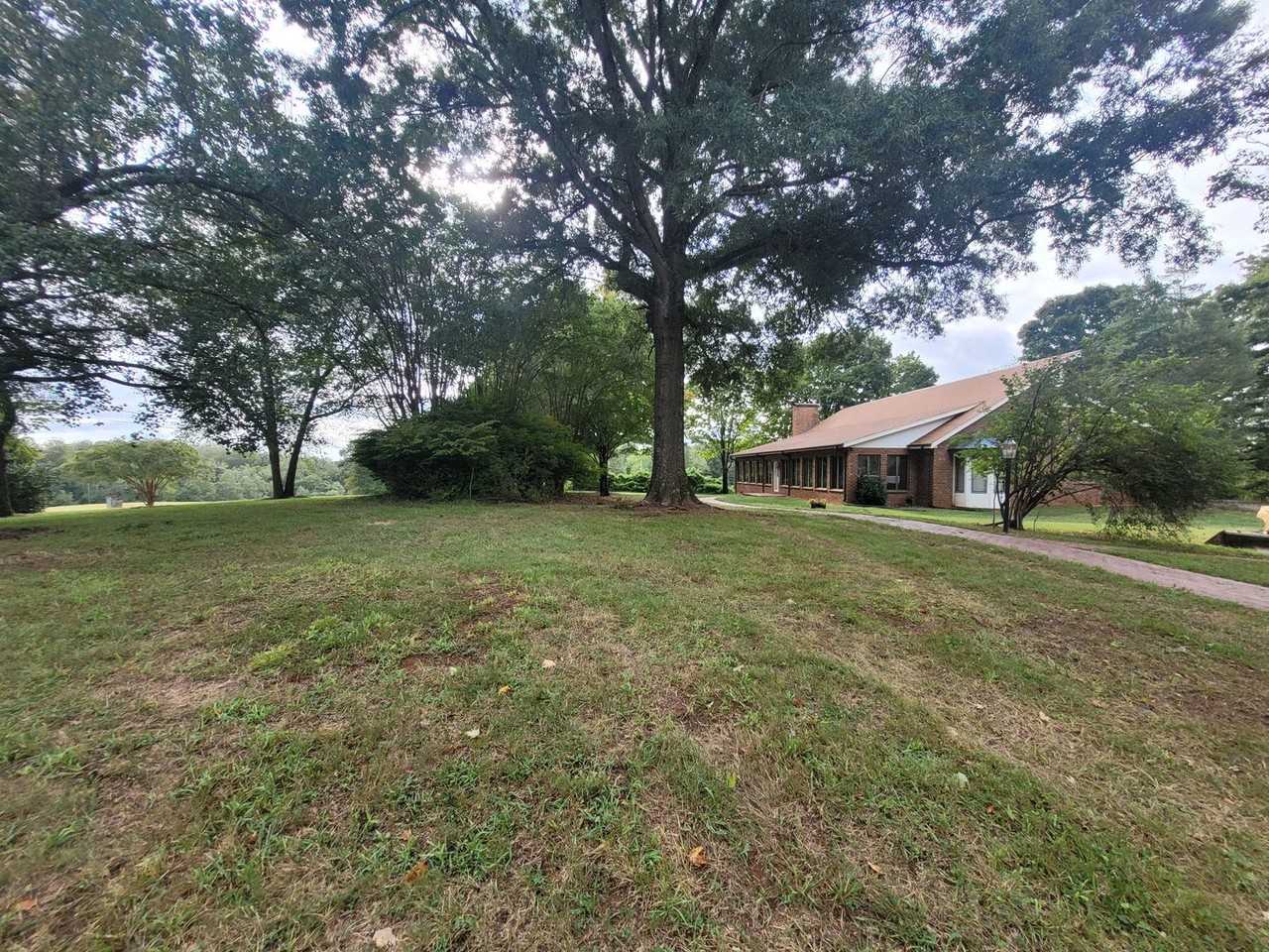 863 W Main St - Photo 2 of 24