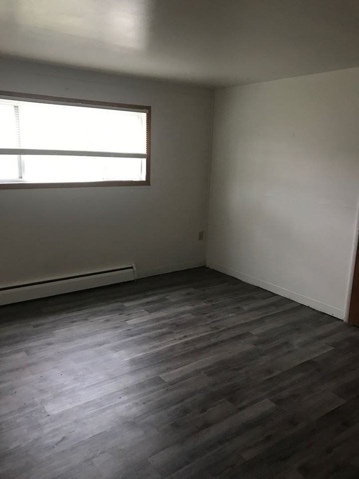 1824 South Main - Photo 2 of 6