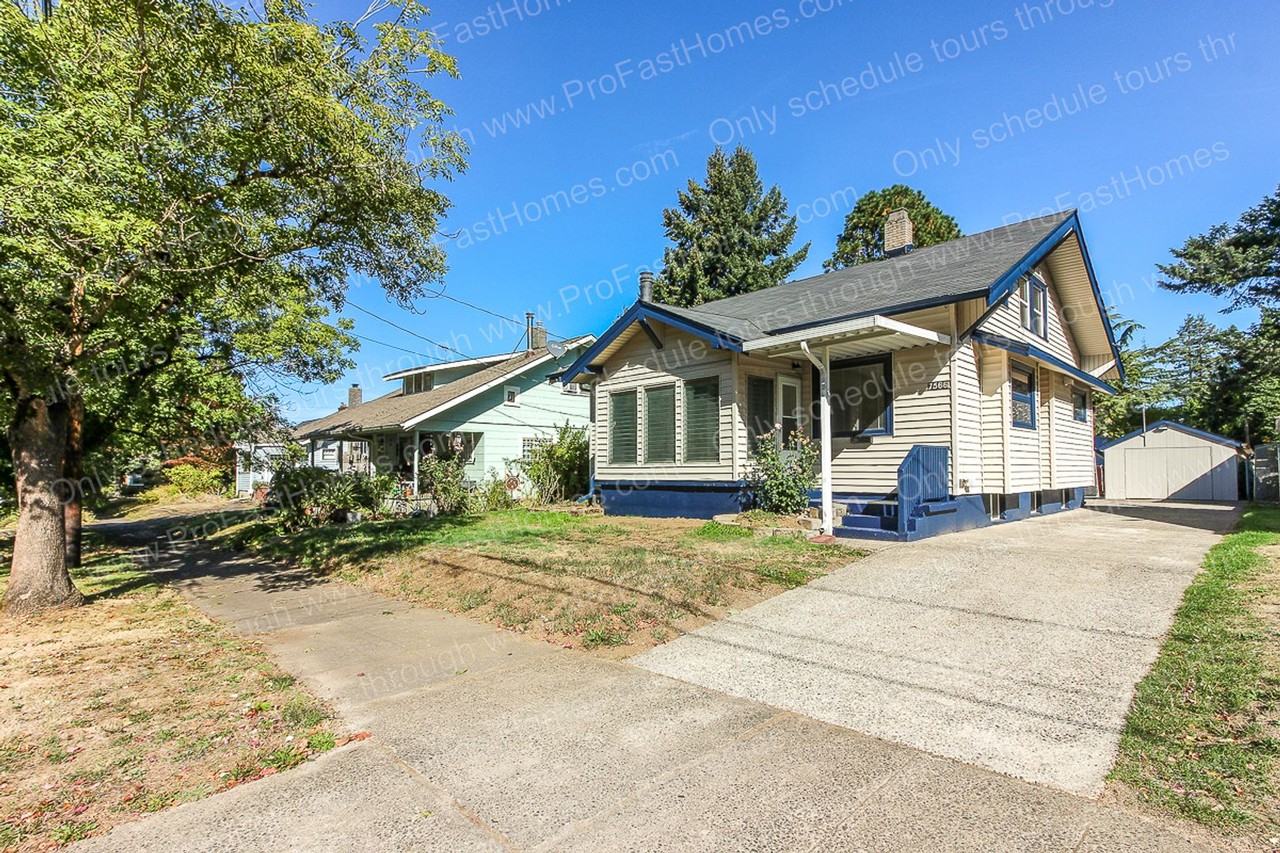 7566 N Fowler Ave - Photo 2 of 33