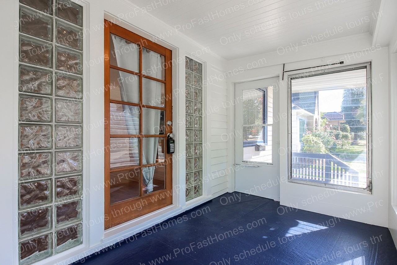 7566 N Fowler Ave - Photo 4 of 33