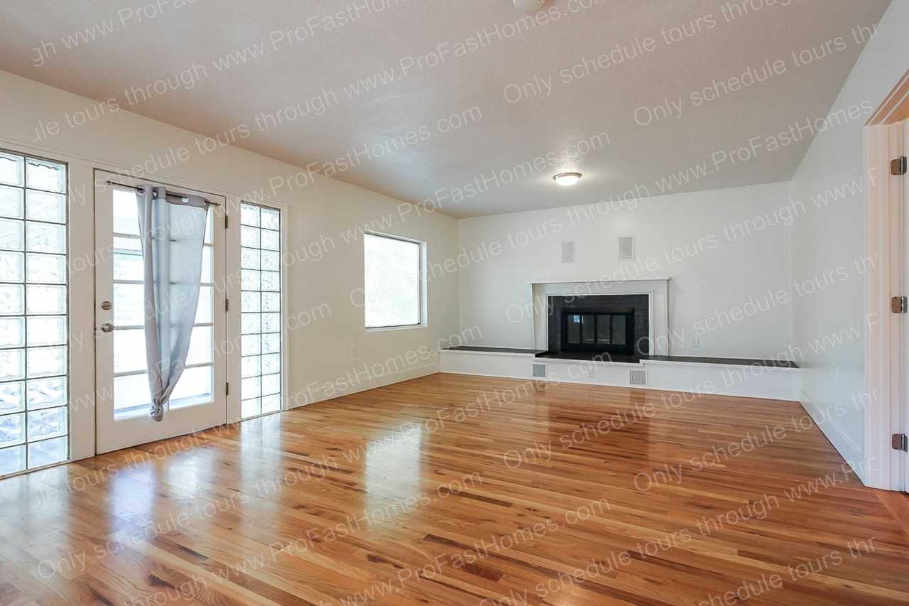 7566 N Fowler Ave - Photo 5 of 33