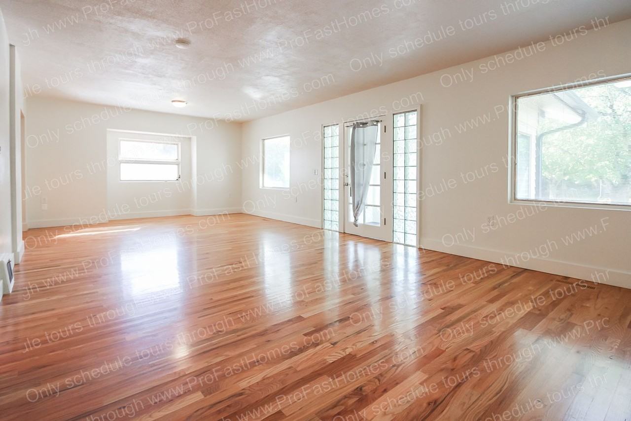 7566 N Fowler Ave - Photo 6 of 33