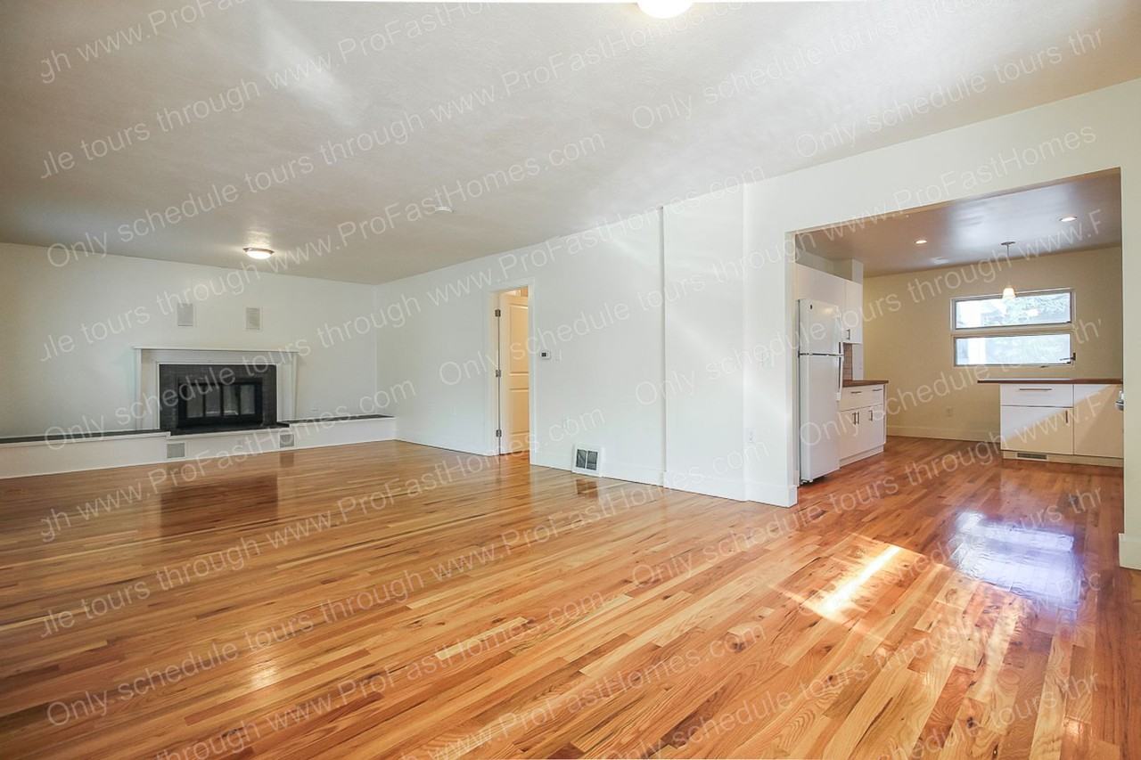 7566 N Fowler Ave - Photo 7 of 33