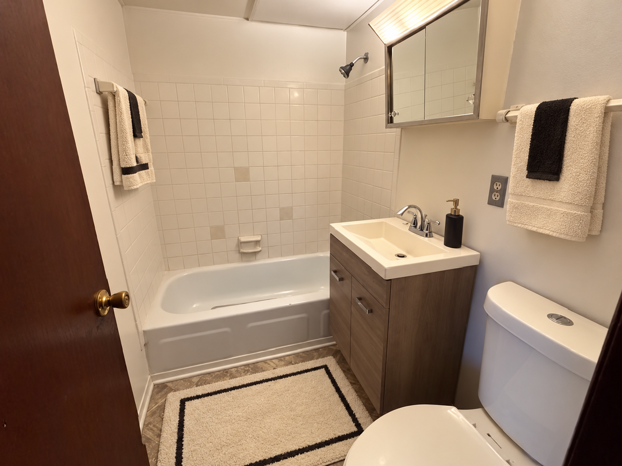 720 E Saint Paul Ave - Photo 4 of 4