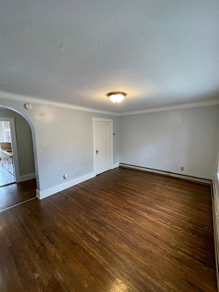 856 Amherst St - Photo 2 of 8