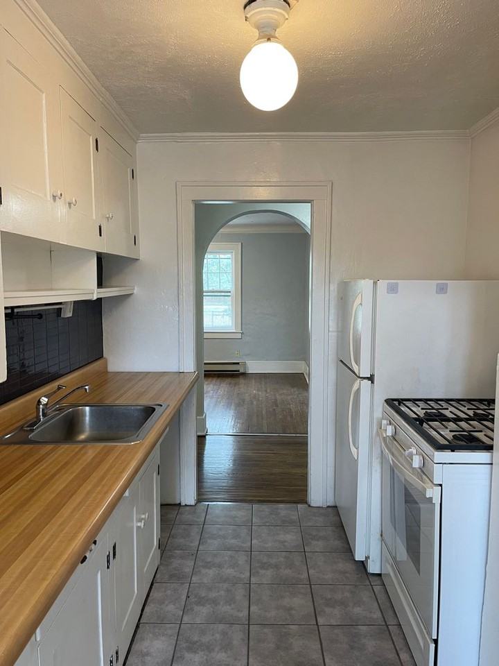 856 Amherst St - Photo 3 of 8